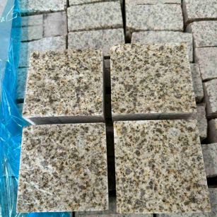 宜春 黄金麻花岗岩自然面小方块，弹石，马蹄石等