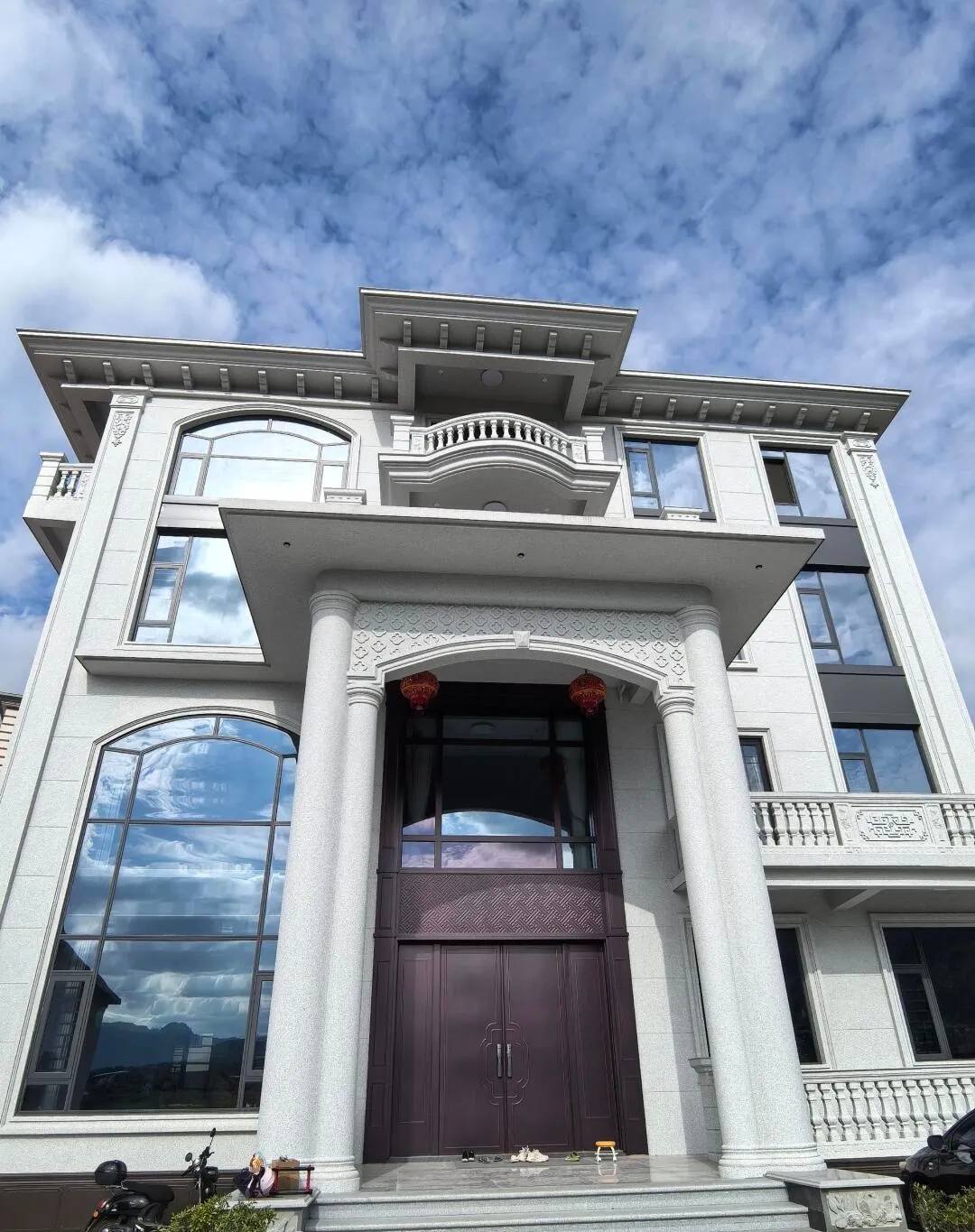 宜春白麻别墅外墙干挂石材效果示例