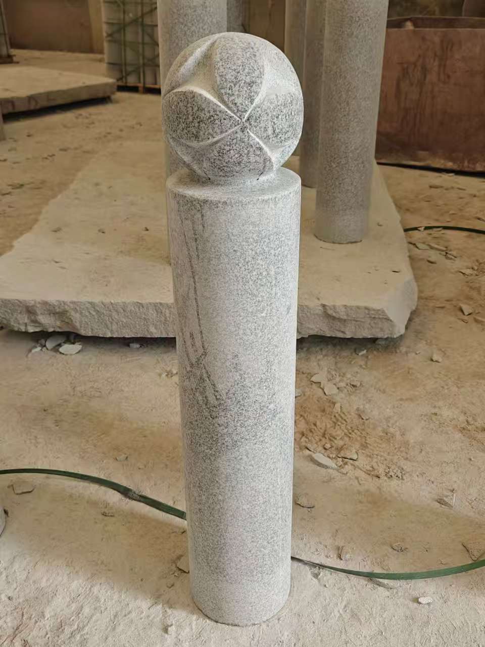 宜春 芝麻白花岗岩石材挡车石柱、停车柱、圆柱挡车柱、方柱挡车柱等