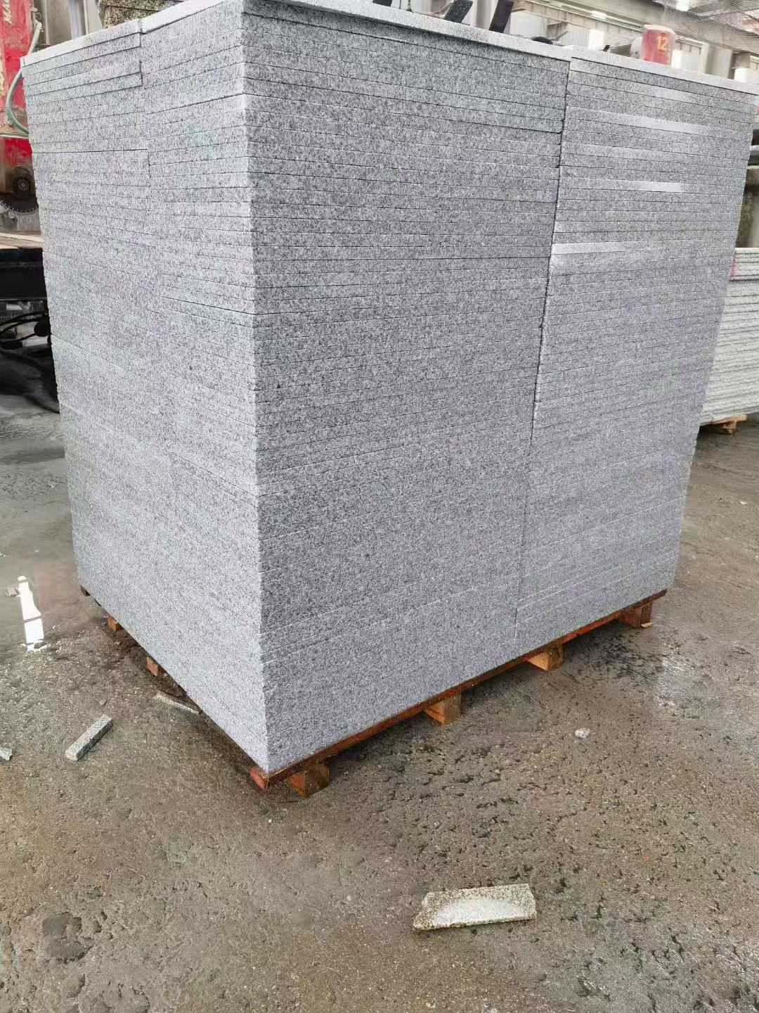 宜春 芝麻白火烧面1.8厚300*600地铺石，尺寸标准，厚薄均匀