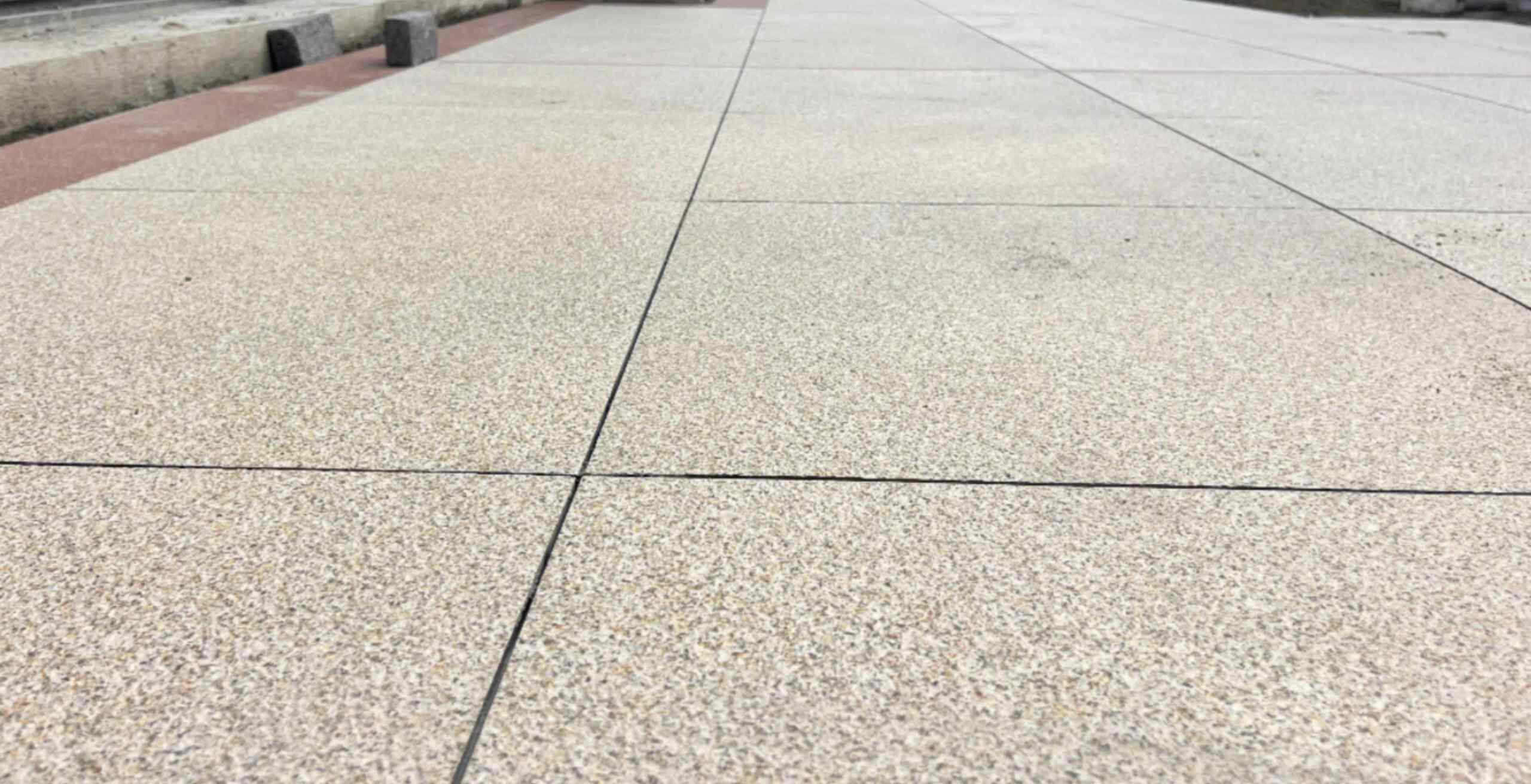 宜春 黄金麻花岗岩石板材荔枝面地面铺装效果