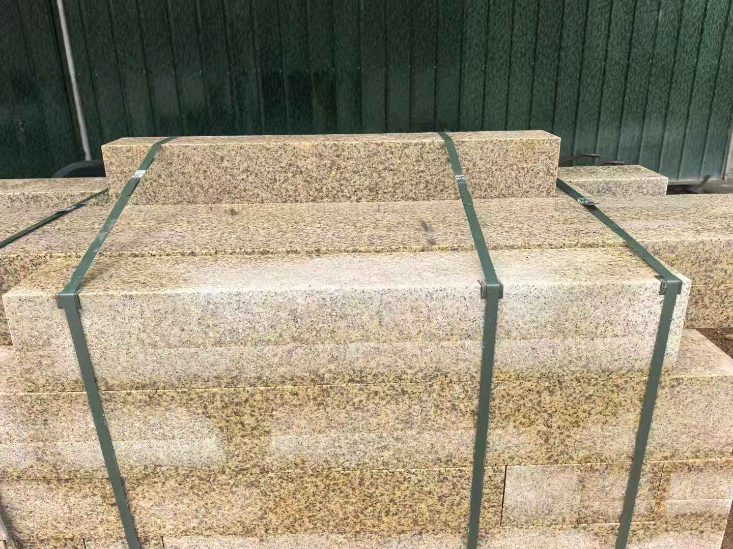 宜春 黄金麻花岗岩石材机切面栏杆料半成品