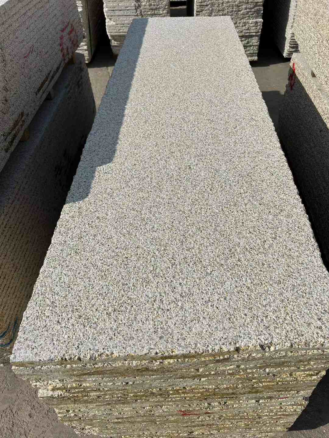 宜春 黄金麻花岗岩荔枝面毛板，半成品