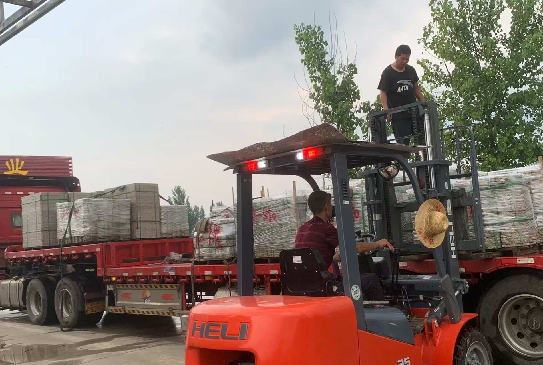 宜春 黄金麻冰裂纹，地铺石装车