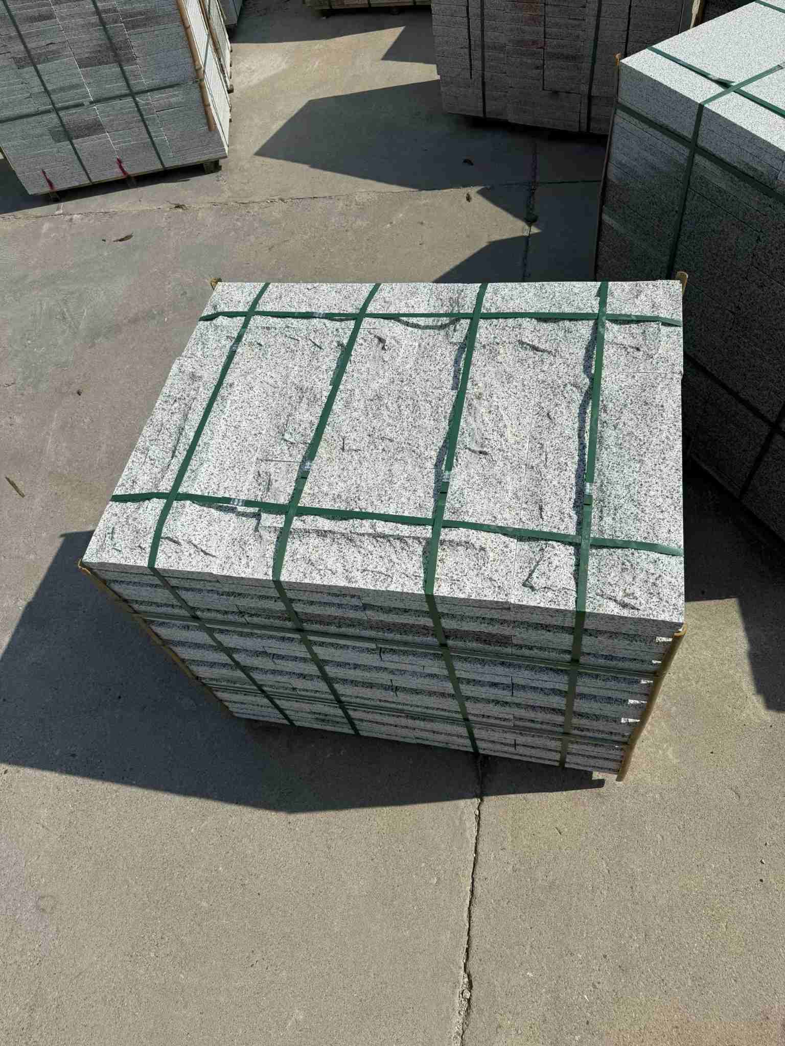 宜春 白麻花岗岩石材自然面蘑菇石成品