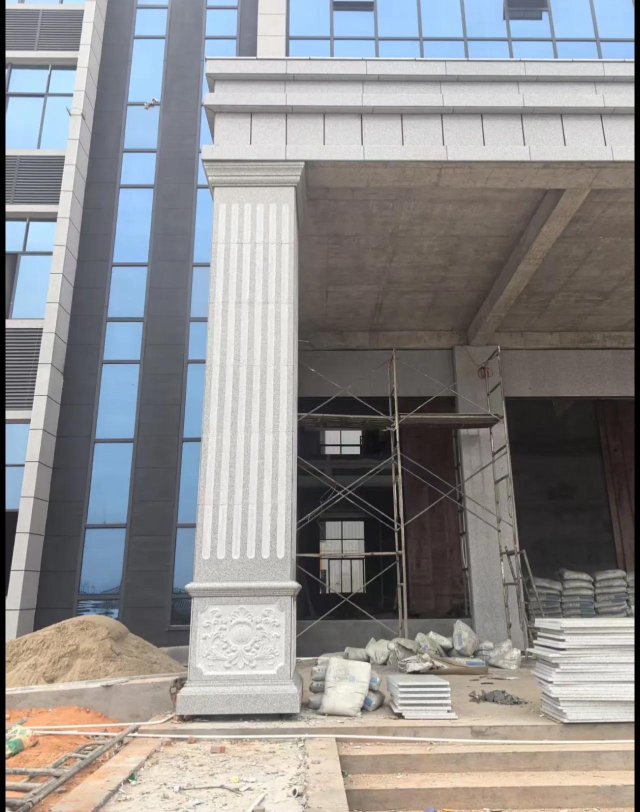 宜春 芝麻白光面花岗岩门楼大柱（罗马柱）配雕花底座