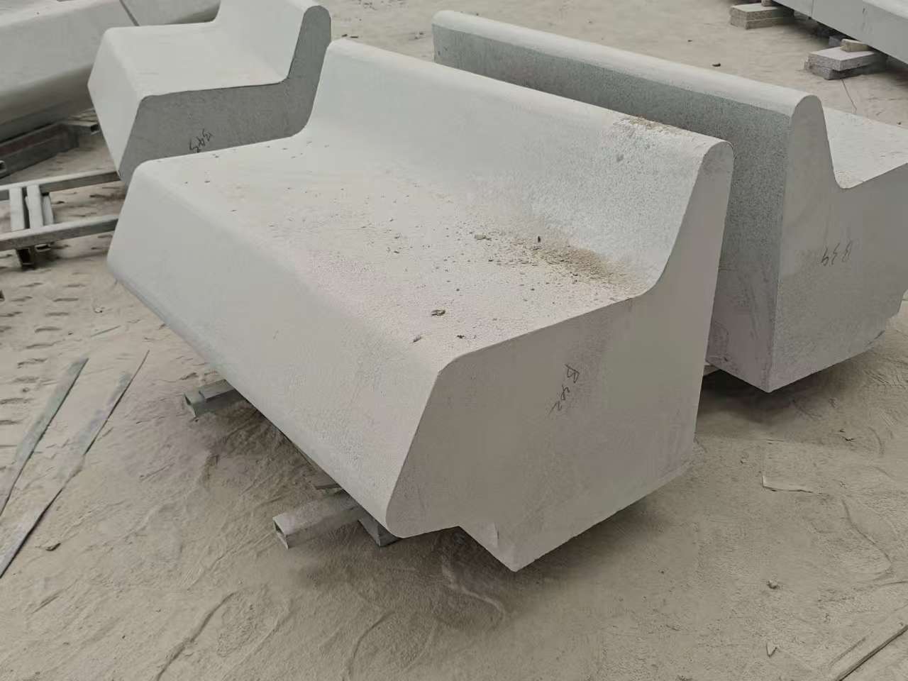 宜春 芝麻白花岗岩异形坐凳，石凳