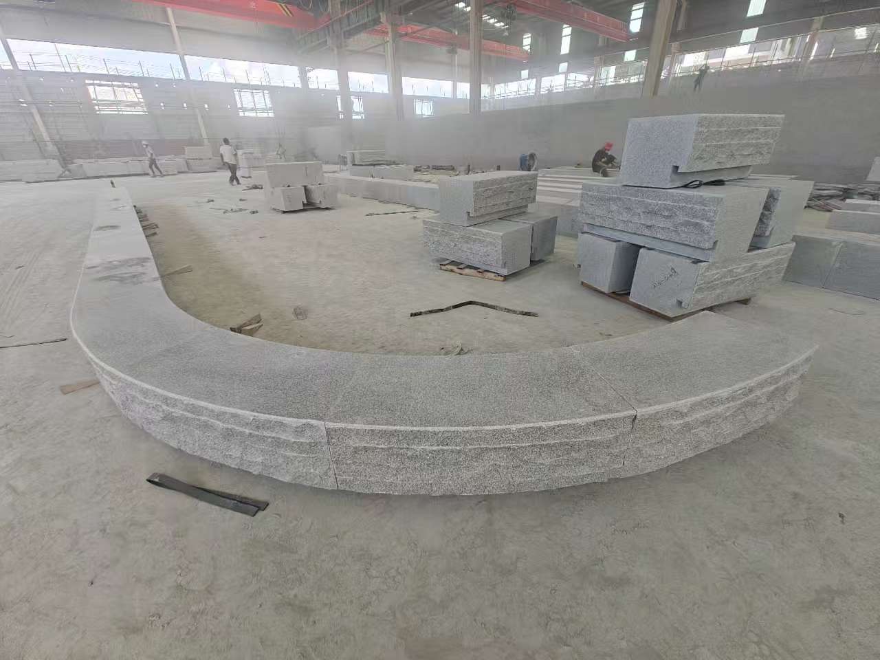 宜春 芝麻白异形坐凳，自然面光面弧形加工