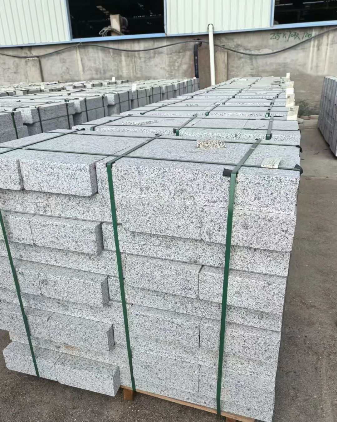 宜春 白麻花岗岩路沿石，弧形路沿石，道牙石，马路牙子，界石，路缘石，平沿石，直岩石，平缘石等