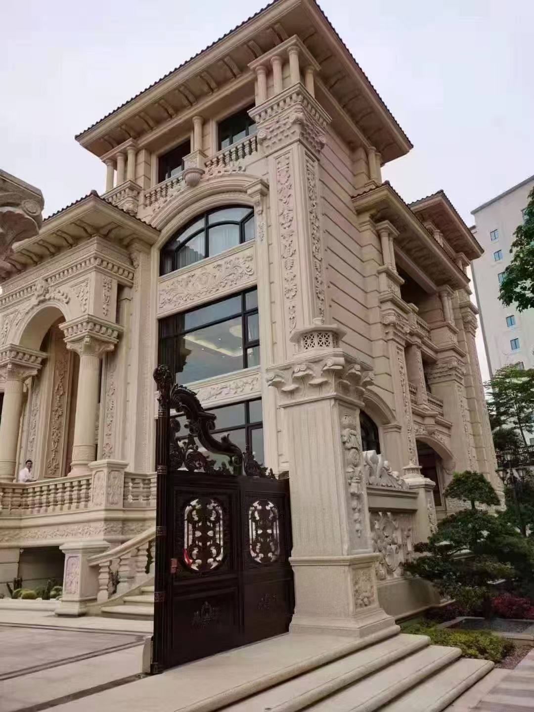 宜春 黄金麻花岗岩别墅外墙干挂效果展示