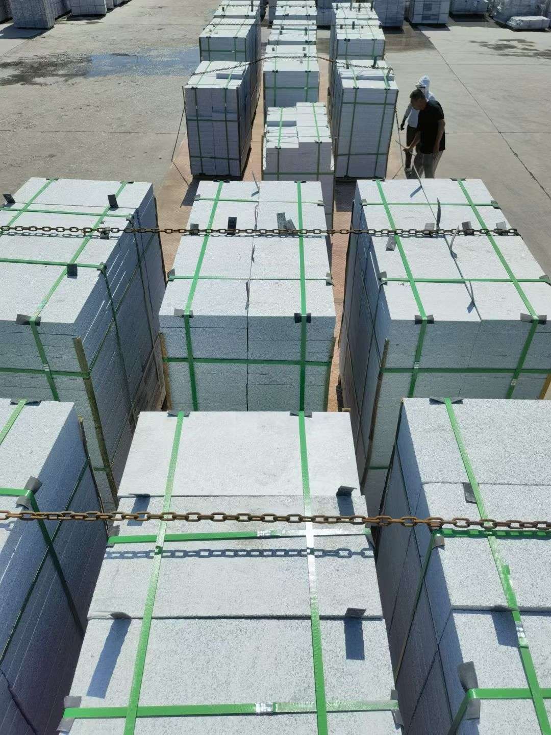 宜春 芝麻白花岗岩5公分地铺石 花岗岩厂家工厂装车日常