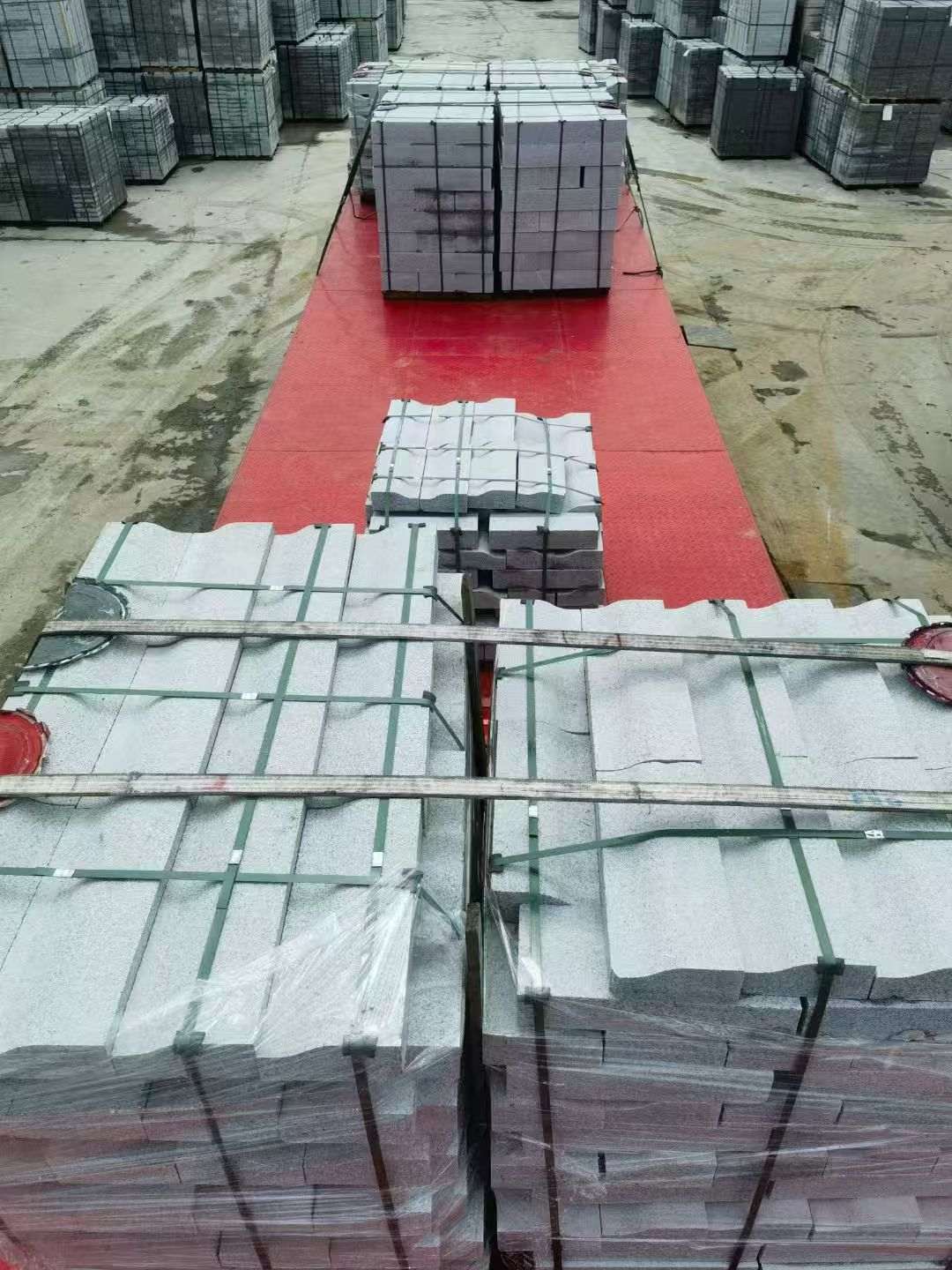 宜春 芝麻白仿形加直形路沿石出货日常