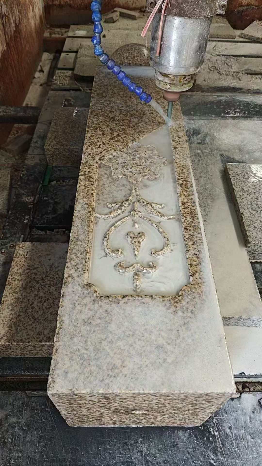 宜春 黄金麻花岗岩异形加工雕刻栏杆大柱